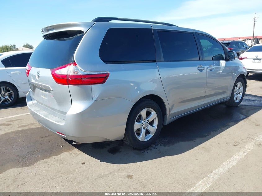 2015 Toyota Sienna Le 8 Passenger