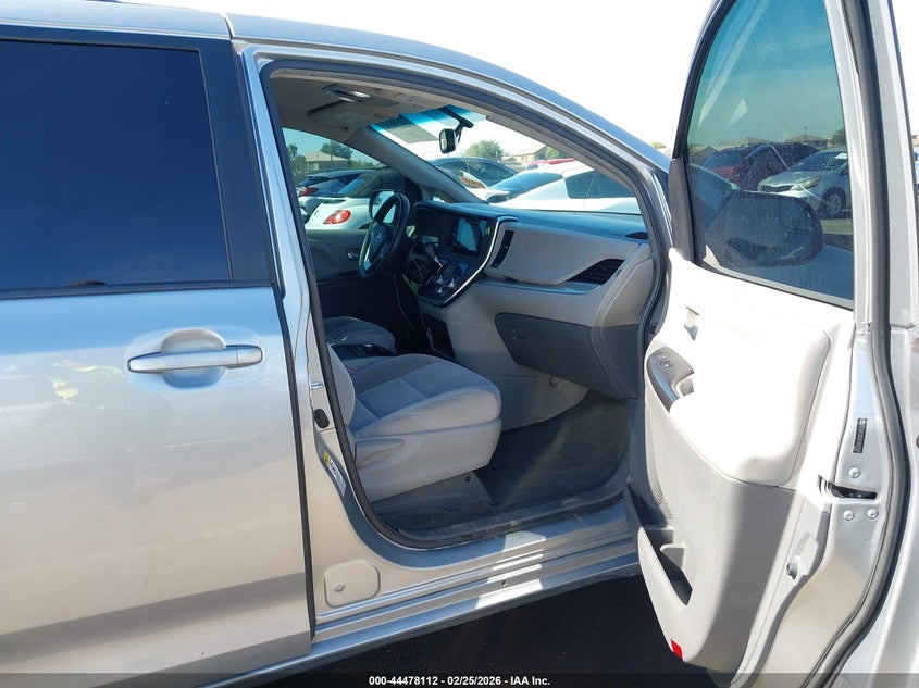 2015 Toyota Sienna Le 8 Passenger