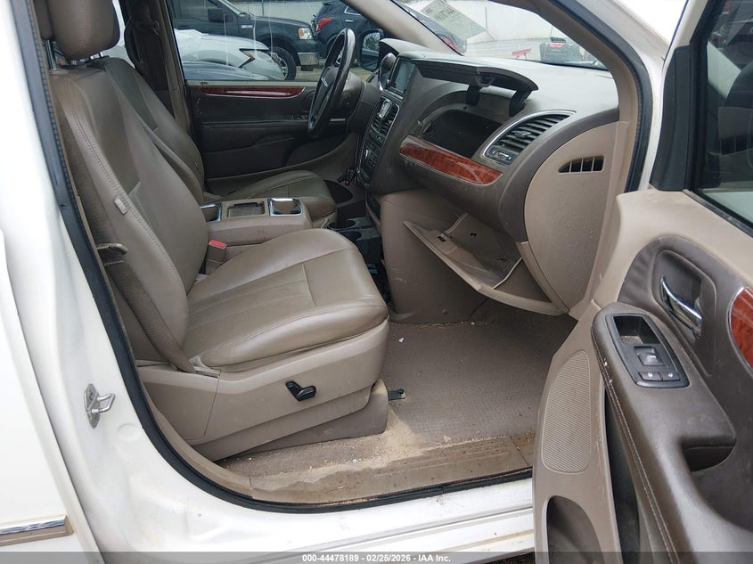 2013 Chrysler Town & Country Touring-L