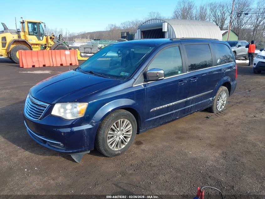 2014 Chrysler Town & Country Touring-L