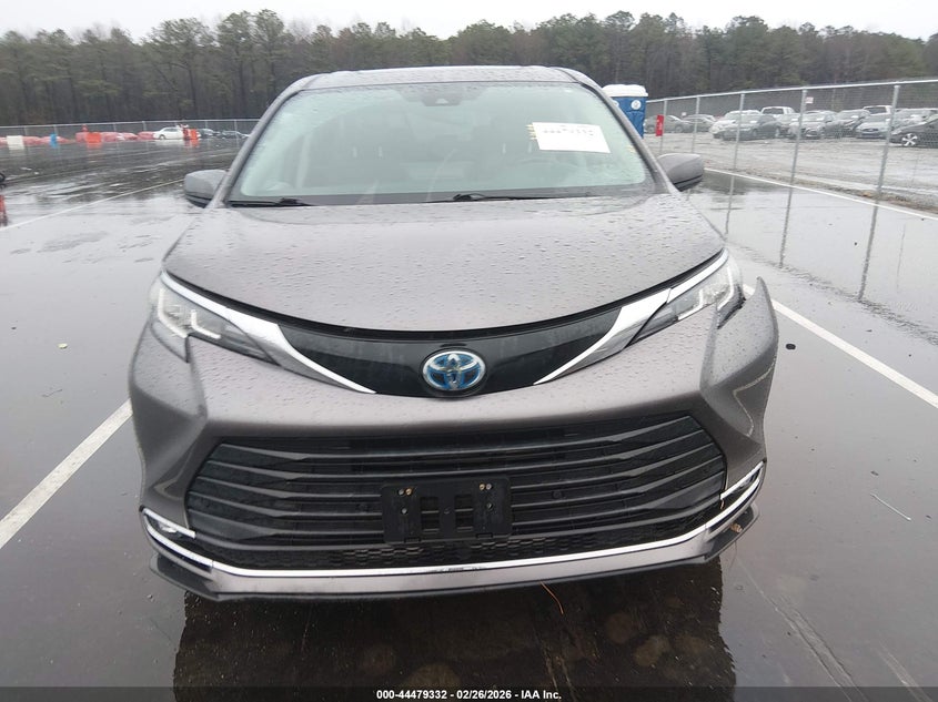 VIN 5TDYRKEC1NS076743 2022 TOYOTA SIENNA XLE