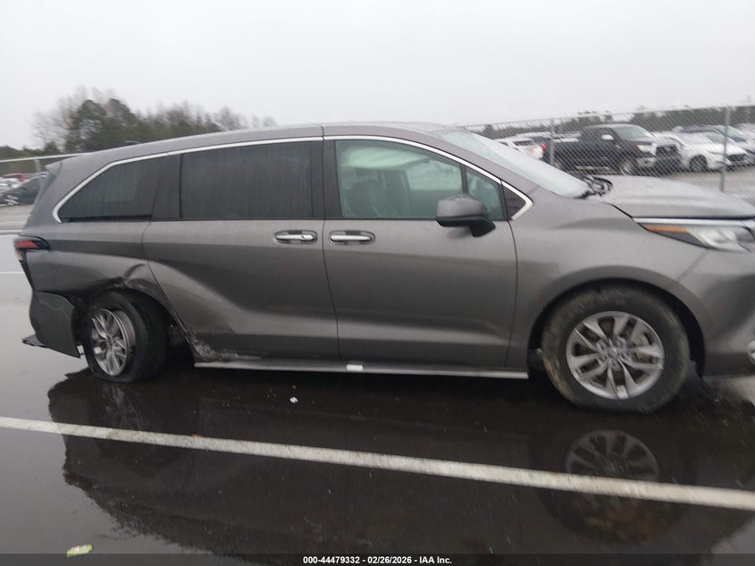 VIN 5TDYRKEC1NS076743 2022 TOYOTA SIENNA XLE