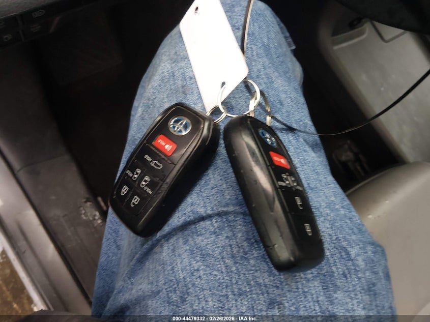 VIN 5TDYRKEC1NS076743 2022 TOYOTA SIENNA XLE