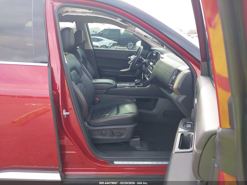 2023 Nissan Pathfinder Platinum Fwd