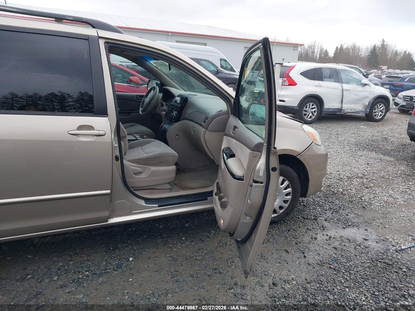 2004 Toyota Sienna Le