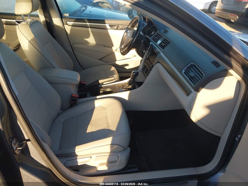 2017 Volkswagen Passat 1.8T R-Line