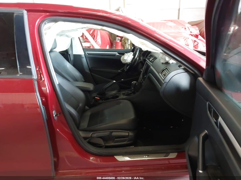 2018 Volkswagen Passat 2.0T R-Line/2.0T S