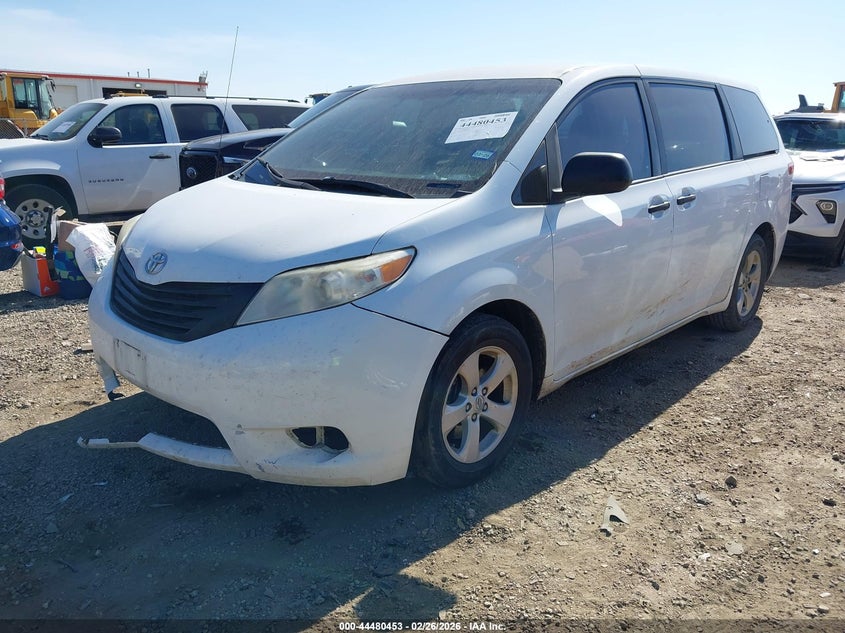 2014 Toyota Sienna L V6 7 Passenger