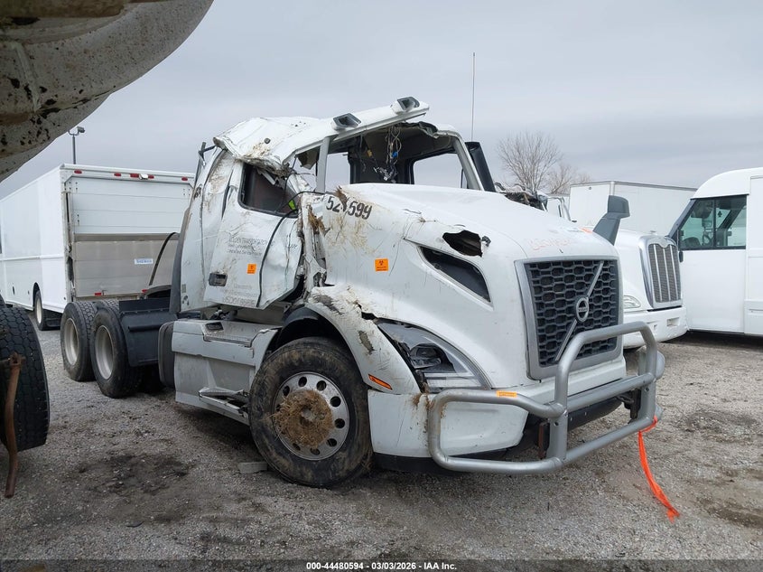 2020 VOLVO VNR
