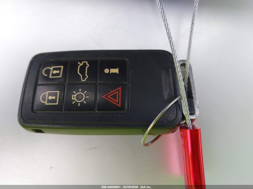 2011 Volvo Xc70 T6 VIN: YV4902BZ8B1102140 Lot: 44480881