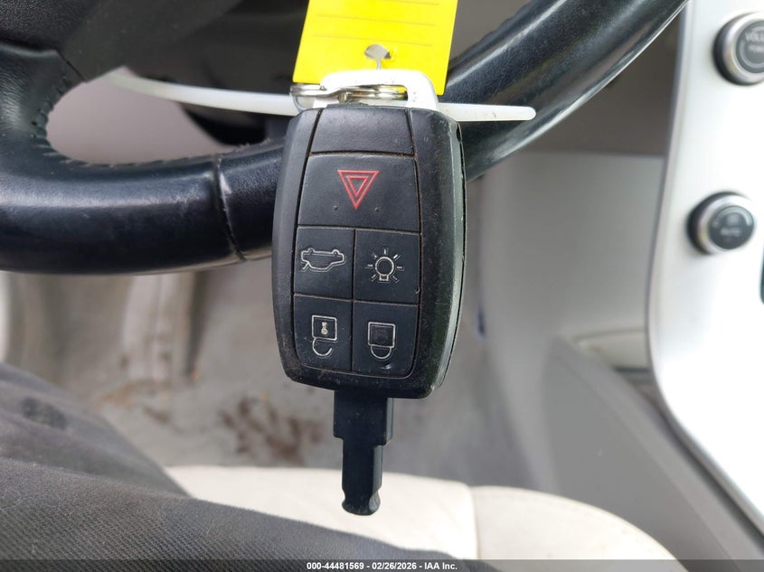 2011 Volvo C70 T5 VIN: YV1672MC6BJ115361 Lot: 44481569