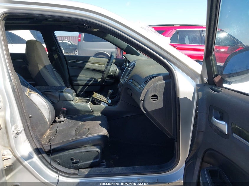 2C3CA6CT2BH613873 2011 Chrysler 300c 5.7 silver