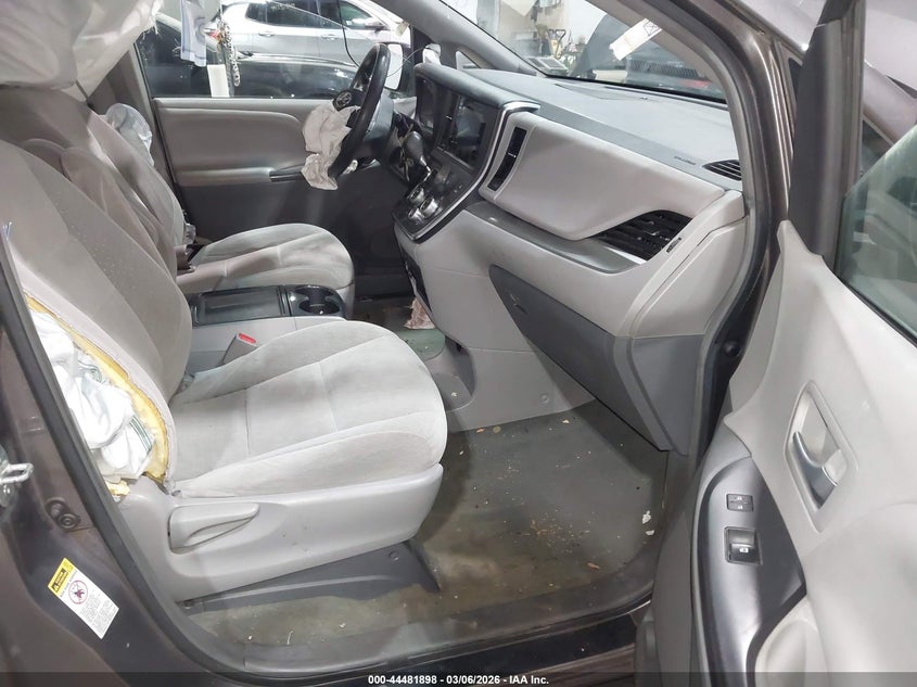 2017 Toyota Sienna Le 8 Passenger