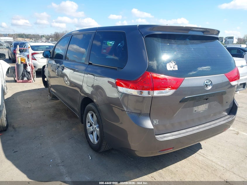 2012 Toyota Sienna Base V6 7 Passenger