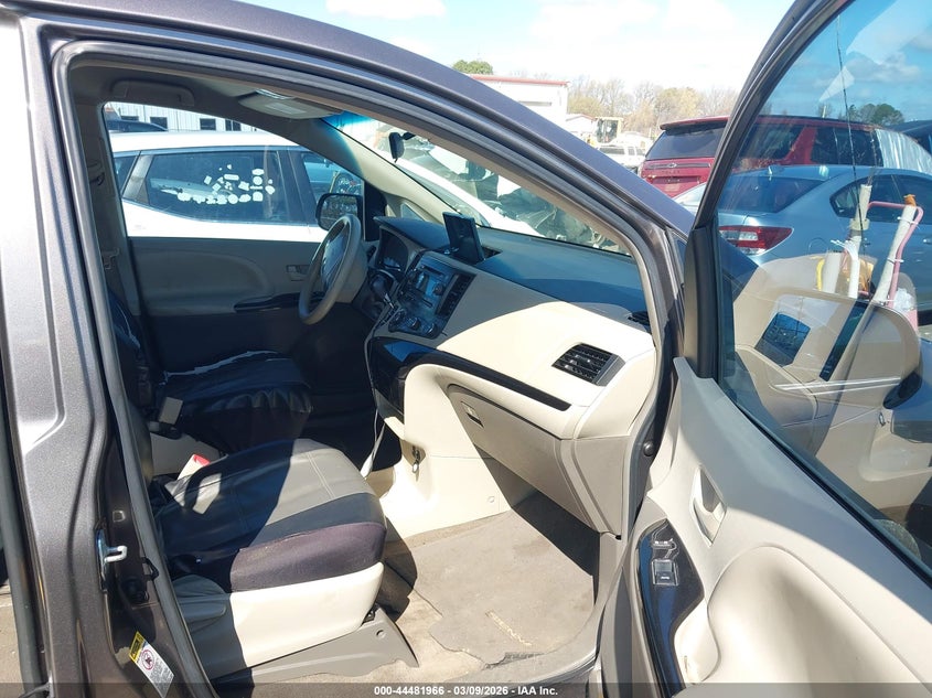 2012 Toyota Sienna Base V6 7 Passenger