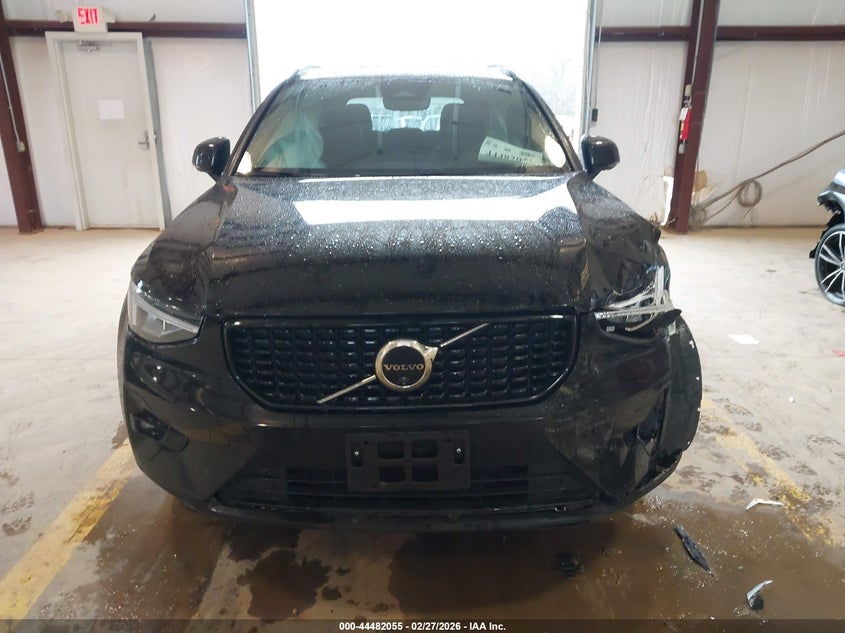 2025 Volvo Xc40 B5 Plus Dark Theme VIN: YV4L12UC8S2570441 Lot: 44482055