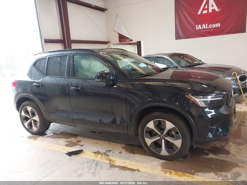 2025 Volvo Xc40 B5 Plus Dark Theme VIN: YV4L12UC8S2570441 Lot: 44482055