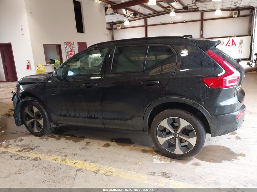 2025 Volvo Xc40 B5 Plus Dark Theme VIN: YV4L12UC8S2570441 Lot: 44482055