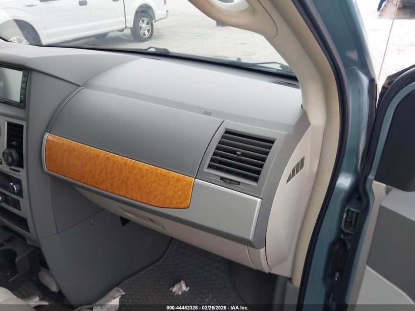 2008 Chrysler Town & Country Limited