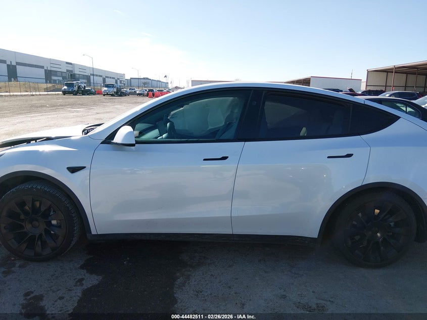 2023 Tesla Model y Awd/Long Range Dual Motor All-Wheel Drive white Lot 111044482511 Vin 7SAYGAEEXPF792861