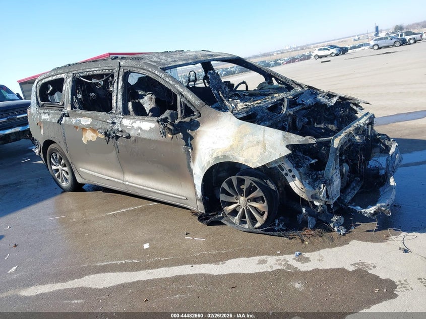 2017 Chrysler Pacifica Touring-L