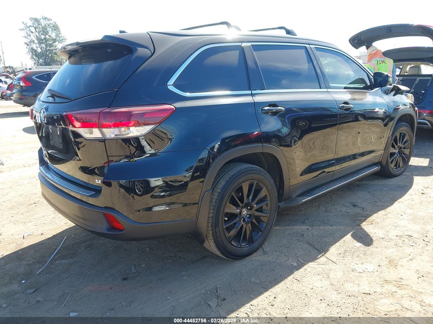 2019 Toyota Highlander Se