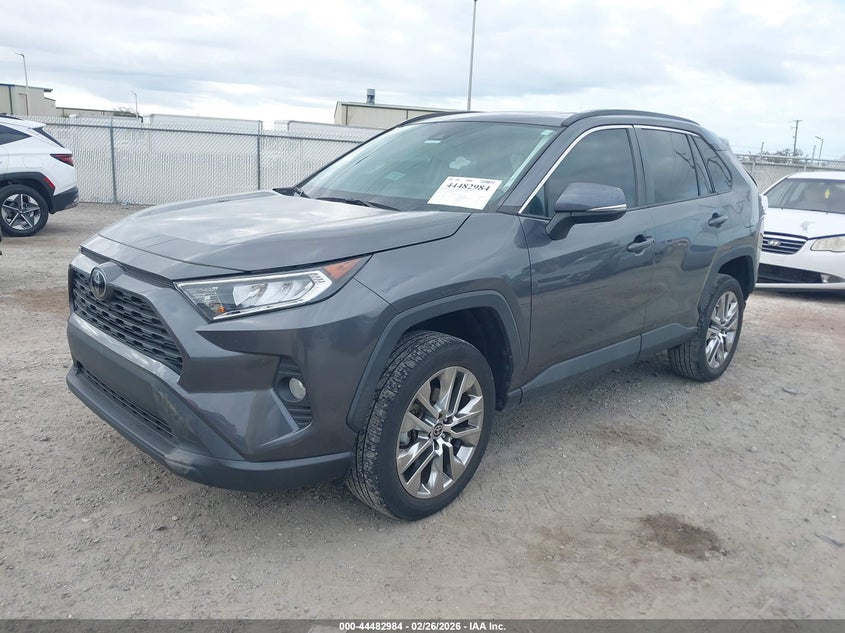 VIN 2T3C1RFV6MC113021 2021 TOYOTA RAV4 XLE PREMIUM