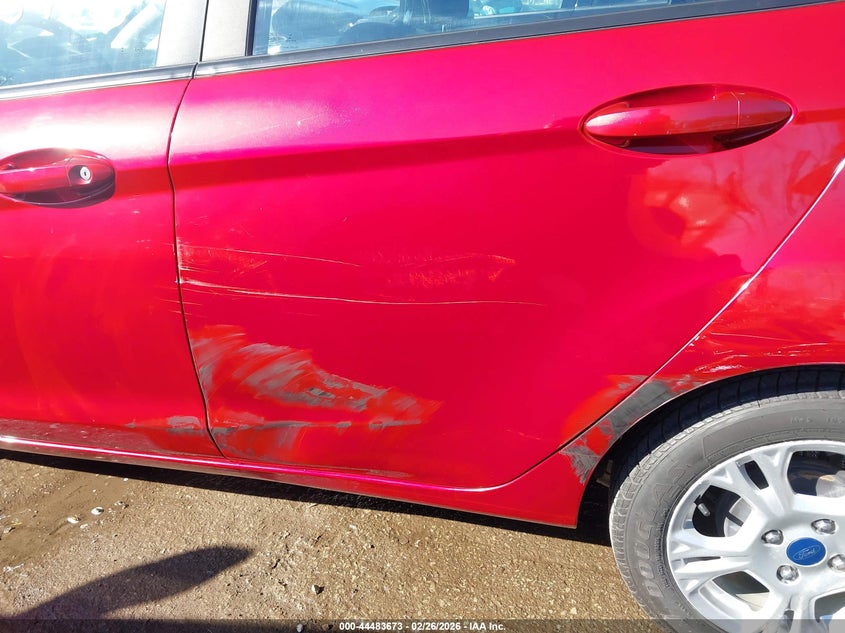 3FADP4EJ7GM104777 2016 Ford Fiesta 1.6 Se red