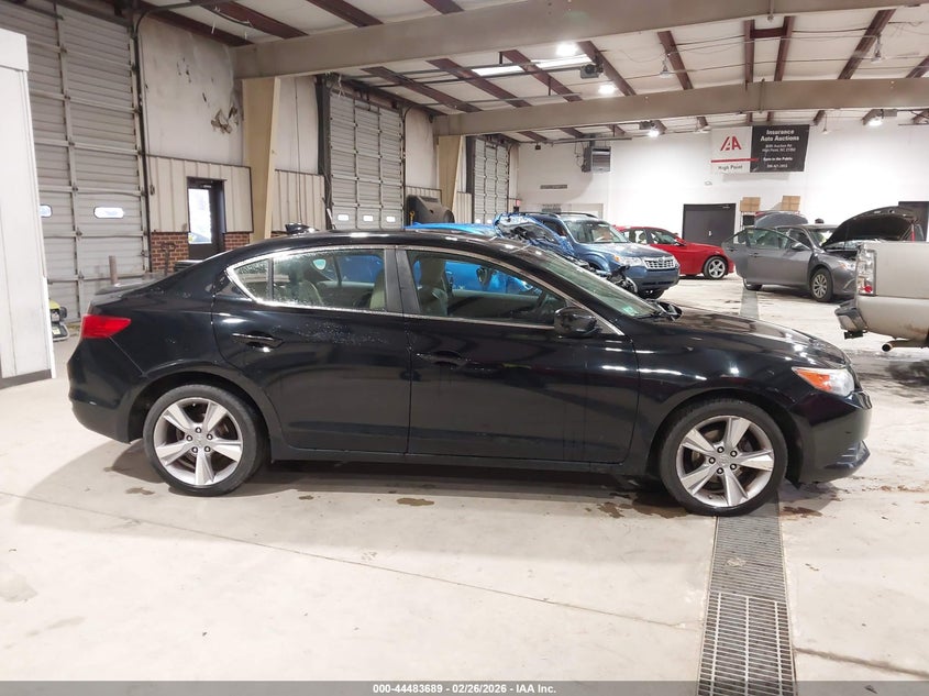 2013 Acura Ilx 2.0L VIN: 19VDE1F75DE000112 Lot: 44483689
