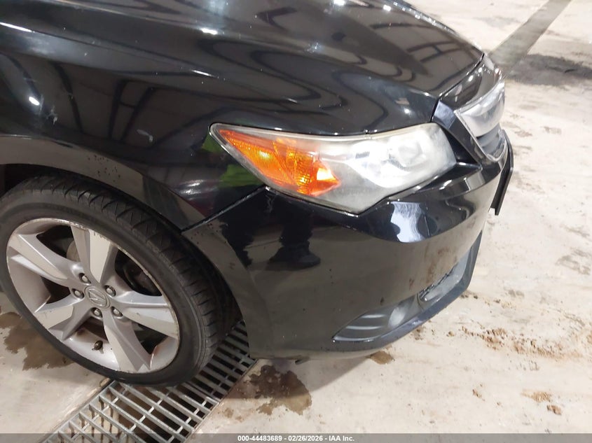 2013 Acura Ilx 2.0L VIN: 19VDE1F75DE000112 Lot: 44483689