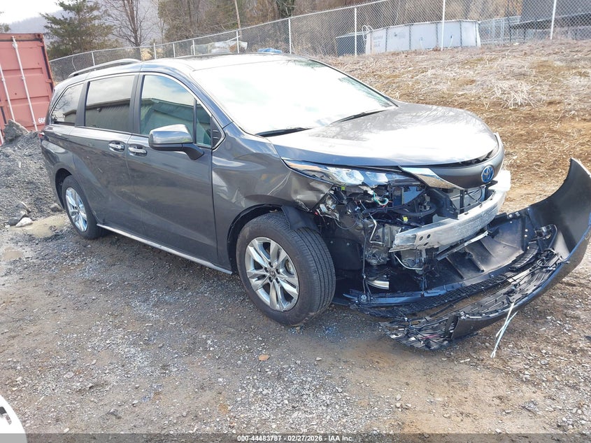 2025 Toyota Sienna Xle