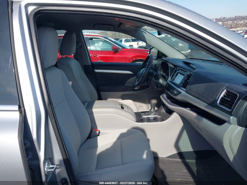 2015 Toyota Highlander Le V6