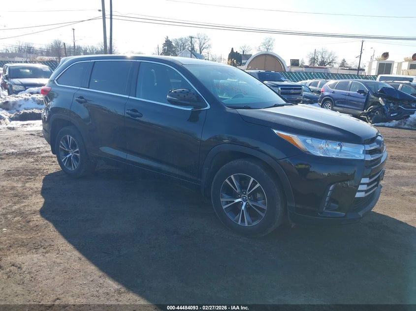 2017 TOYOTA HIGHLANDER LE