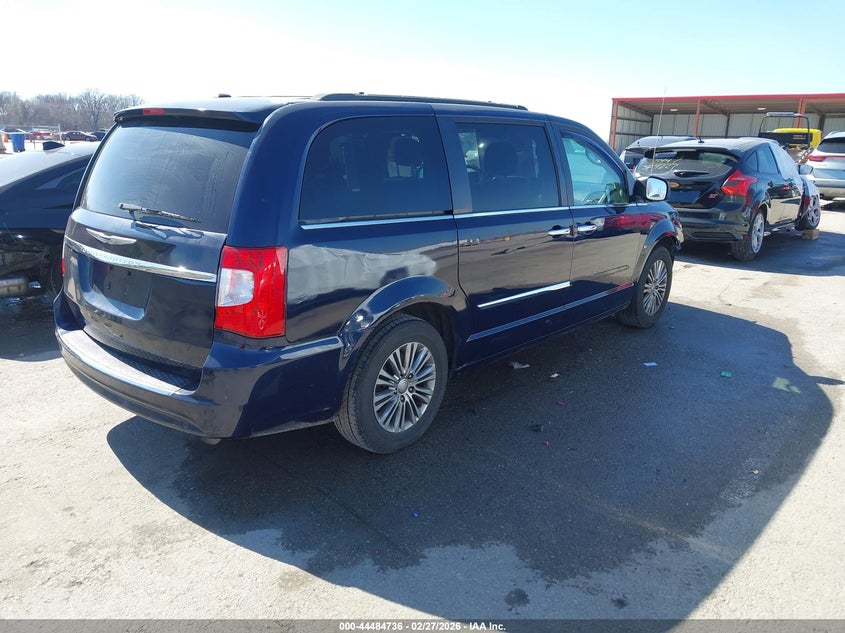 2013 Chrysler Town & Country Touring-L