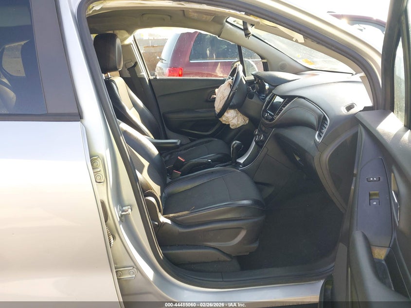 VIN 3GNCJLSB0KL279165 2019 CHEVROLET TRAX LT
