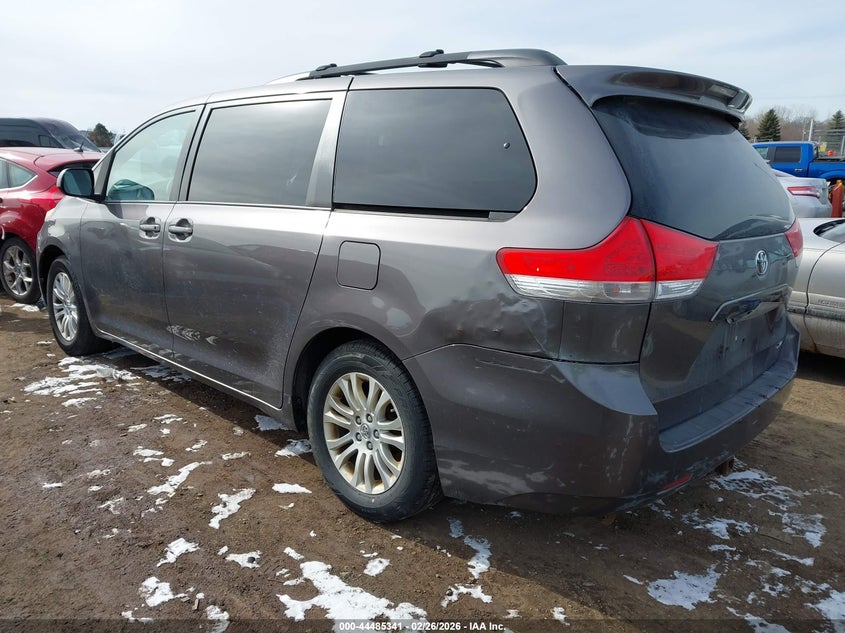2014 Toyota Sienna Xle V6 8 Passenger