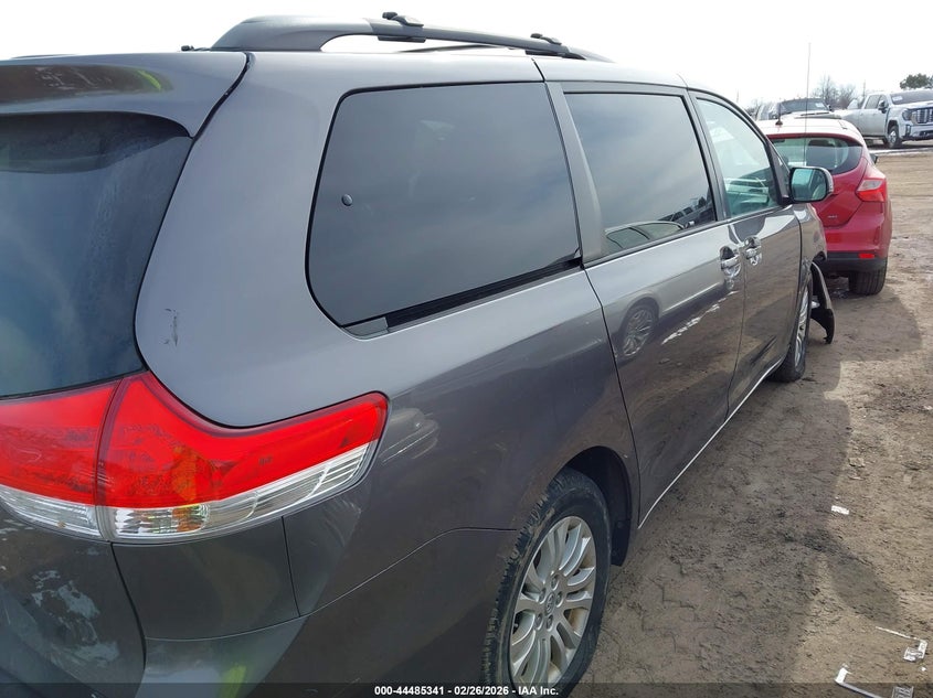 2014 Toyota Sienna Xle V6 8 Passenger