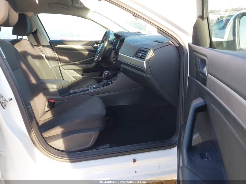 2019 VOLKSWAGEN JETTA · Фото 5