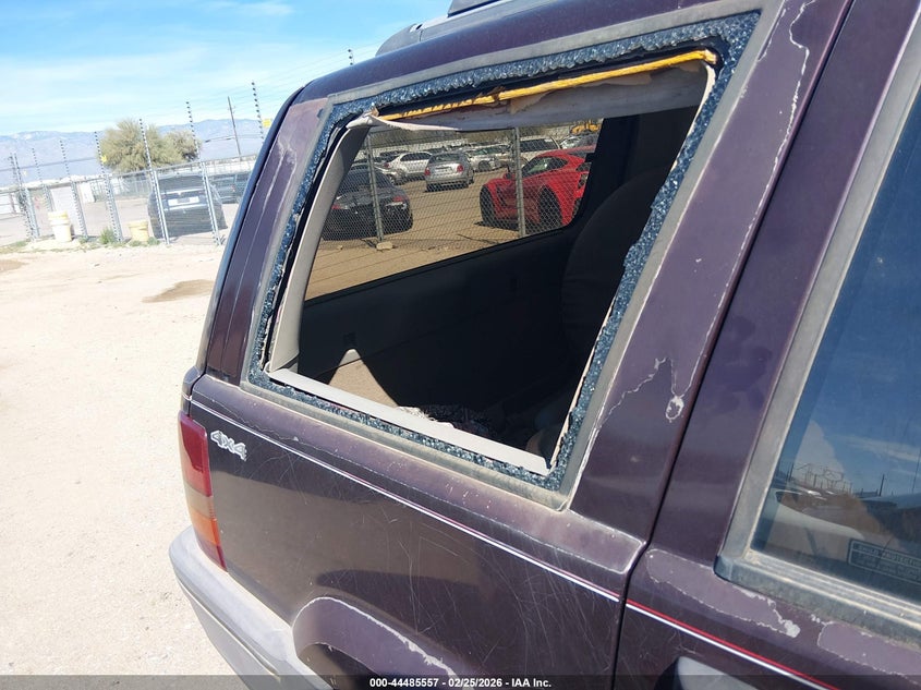 1994 Jeep Grand Cherokee Laredo VIN: 1J4GZ58S3RC122588 Lot: 44485557