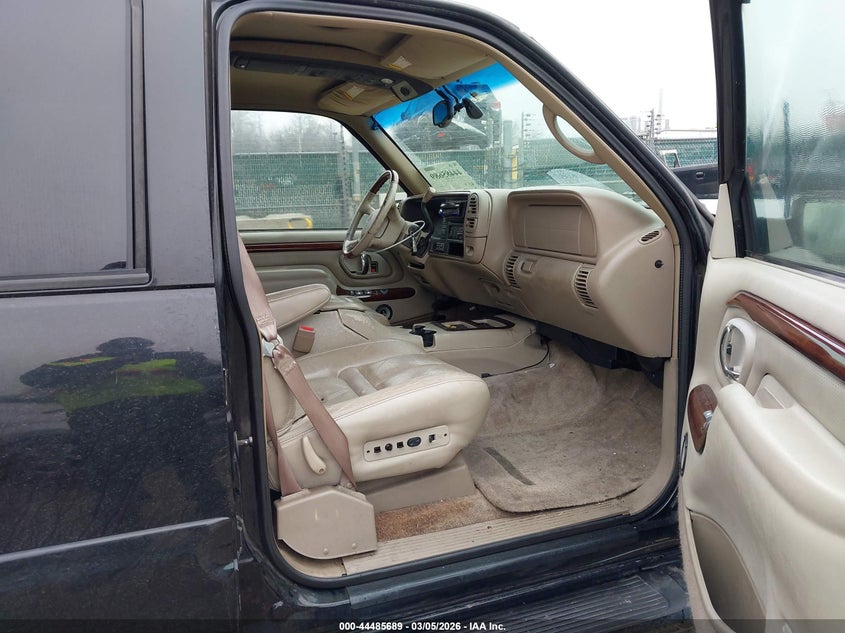 2000 Cadillac Escalade Standard