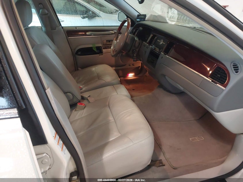 2005 Lincoln Town Car Signature Limited