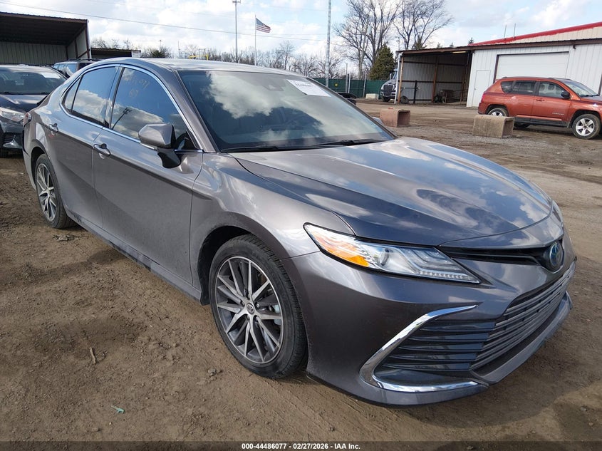 2022 Toyota Camry Xle Hybrid
