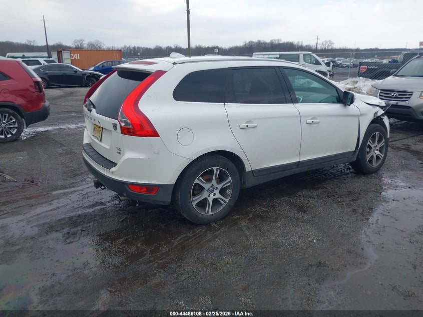 2013 Volvo Xc60 T6/T6 Platinum/T6 Premier Plus/T6 R-Design/T6 R-Design Platinum/T6 R-Design Premier Plus