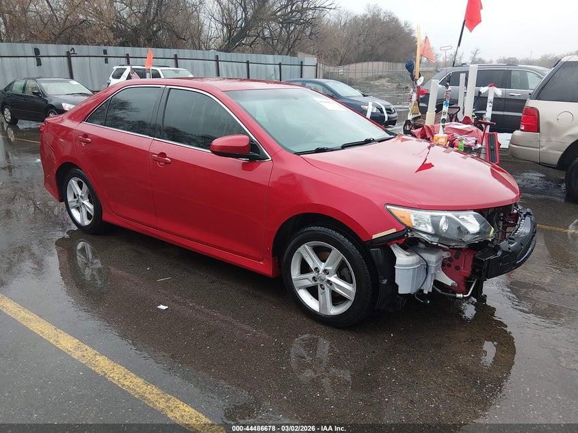 2014 TOYOTA CAMRY SE