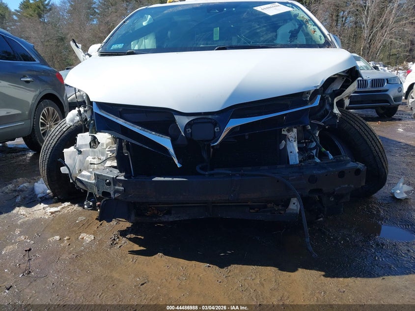 VIN 5TDKZ3DC3JS936004 2018 TOYOTA SIENNA LE 8 PASSENGER