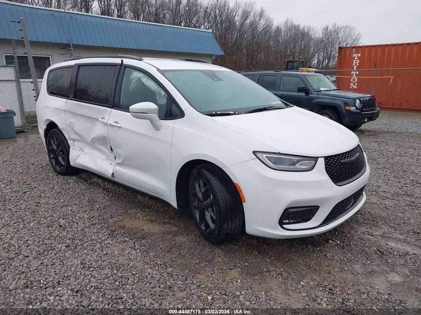 2022 Chrysler Pacifica Touring L