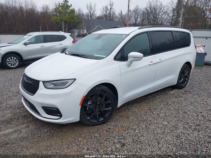 2022 Chrysler Pacifica Touring L