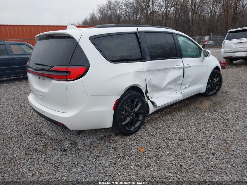 2022 Chrysler Pacifica Touring L