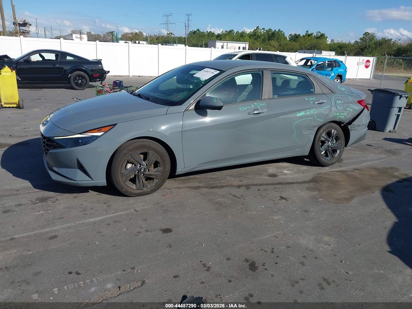 2022 Hyundai Elantra Sel