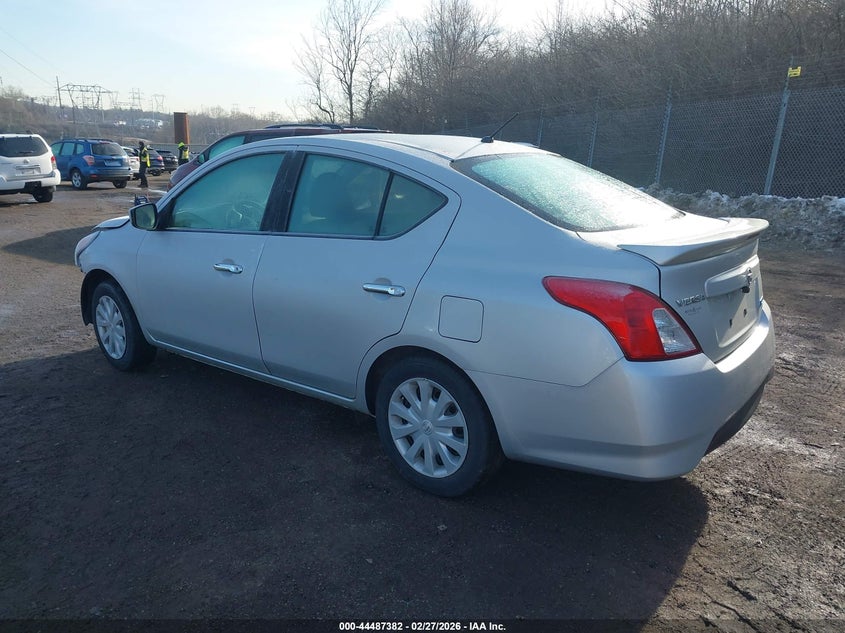 2015 Nissan Versa 1.6 Sv